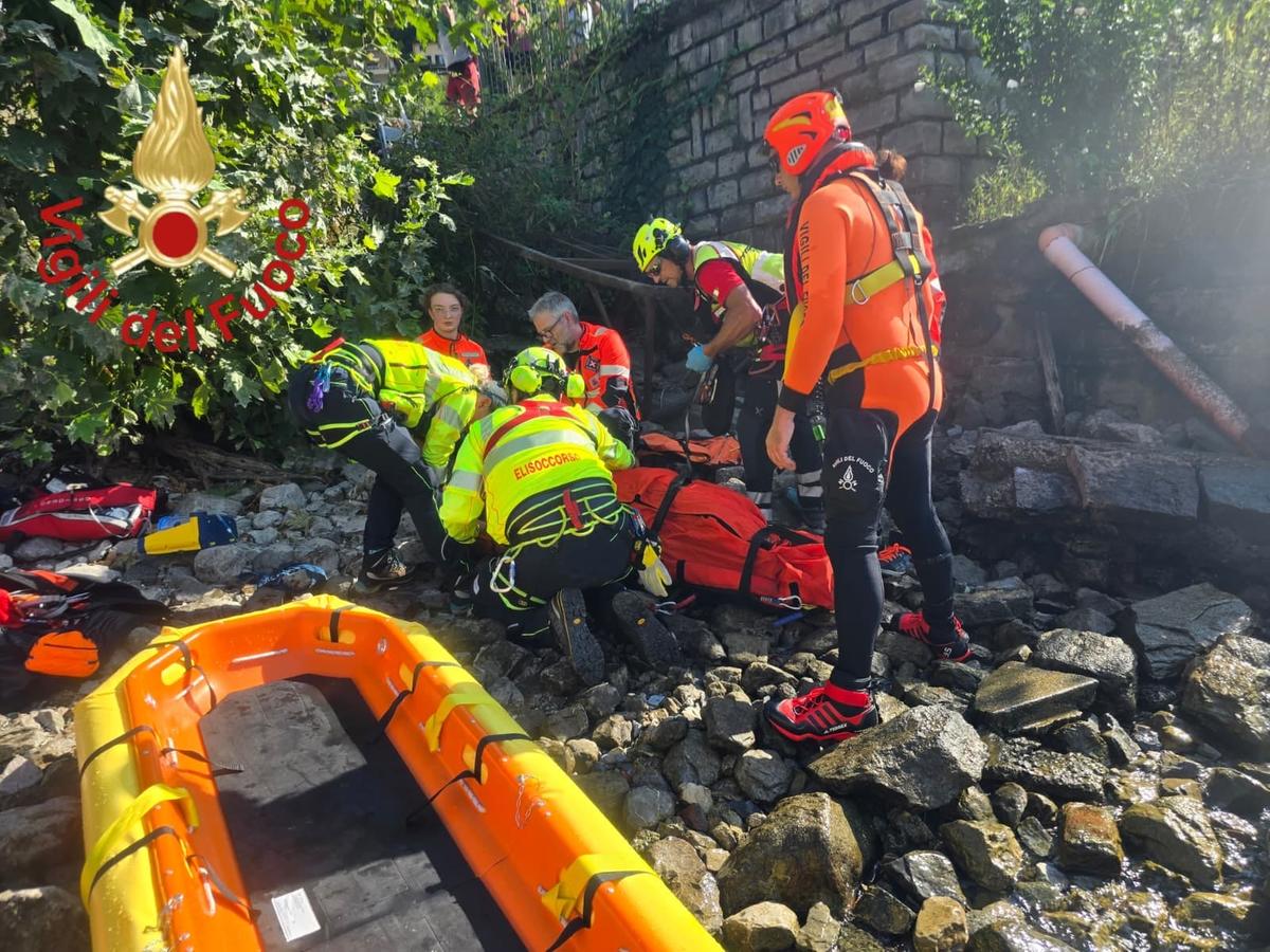 lezzeno cade dal ponte della barca e precipita in acqua muore pensionata