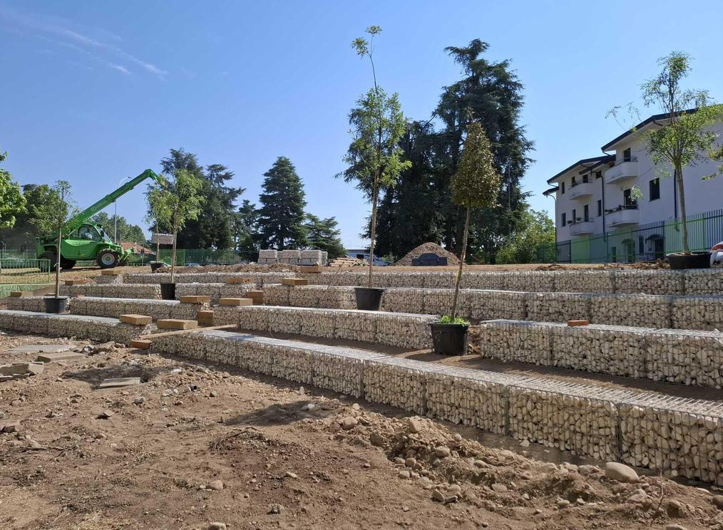 Fare lezione nel verde. Giardini diventano aule. Nuovi spazi per le scuole