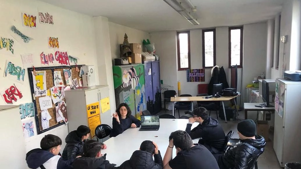 La cooperativa La Giostra gestisce lo Spazio giovani e propone laboratori creativi e di studio e incontri con autori La cooperativa La Giostra gestisce lo Spazio giovani e propone laboratori creativi e di studio e incontri con autori