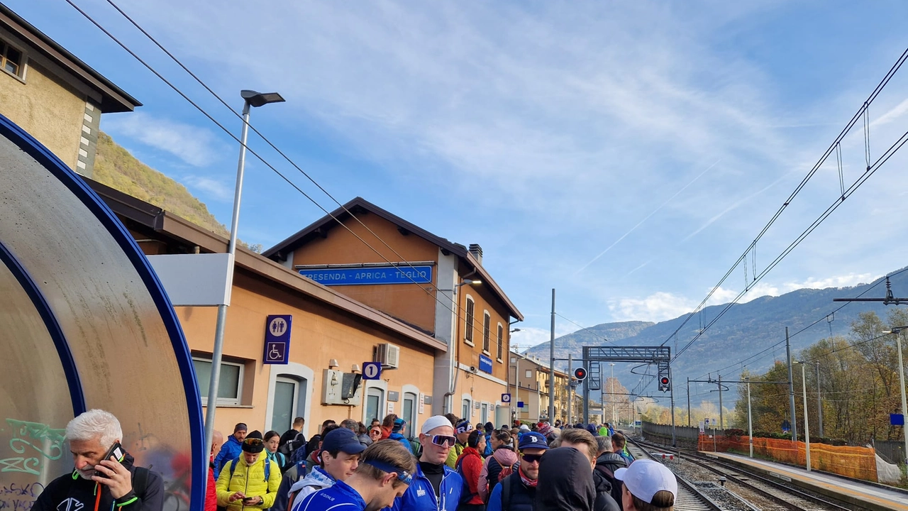Niente fermata a Chiuro Il convoglio si è fermato a Tresenda e lì i runner hanno dovuto attendere il treno di ritorno Niente fermata a Chiuro Il convoglio si è fermato a Tresenda e lì i runner hanno dovuto attendere il treno di ritorno