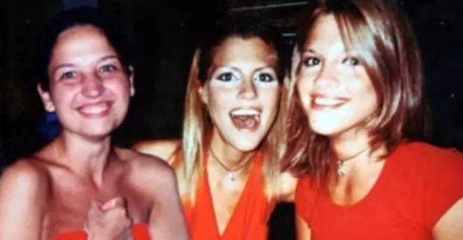 Le gemelle Cappa, Paola e Stefania: chi sono le cugine (mai indagate) di Chiara Poggi, dal fotomontaggio nel 2007 a matrimonio e carriere
