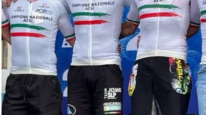 Il Team Frigerio Viaggi Jo.We SlopLine celebra 5 vittorie, con Filippo Beoni che conquista il titolo tricolore nella categoria Gentleman1. Il Team Frigerio Viaggi Jo.We SlopLine celebra 5 vittorie, con Filippo Beoni che conquista il titolo tricolore nella categoria Gentleman1.