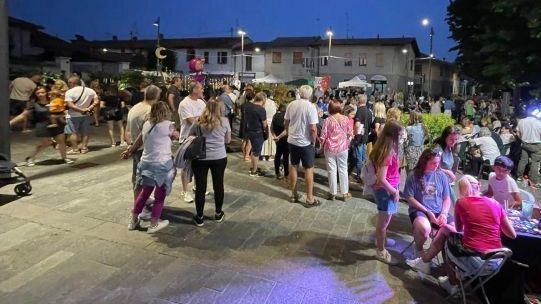 San Giorgio su Legnano, il centro si trasforma in un grande palcoscenico con eventi per tutta la famiglia. Dalle 18 fino a notte fonda anche musica, street food, mostre e dimostrazioni sportive. San Giorgio su Legnano, il centro si trasforma in un grande palcoscenico con eventi per tutta la famiglia. Dalle 18 fino a notte fonda anche musica, street food, mostre e dimostrazioni sportive.