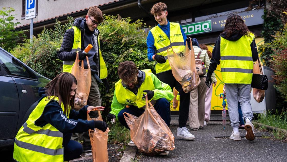 Trezzo e la supermaratona verde. Ripulite le discariche a cielo aperto. Raccolti duecento sacchi di rifiuti Trezzo e la supermaratona verde. Ripulite le discariche a cielo aperto. Raccolti duecento sacchi di rifiuti