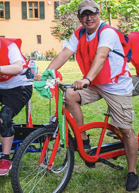 “Vento in faccia“ con tandem e risciò. Ogni pedalata diventa inclusiva “Vento in faccia“ con tandem e risciò. Ogni pedalata diventa inclusiva