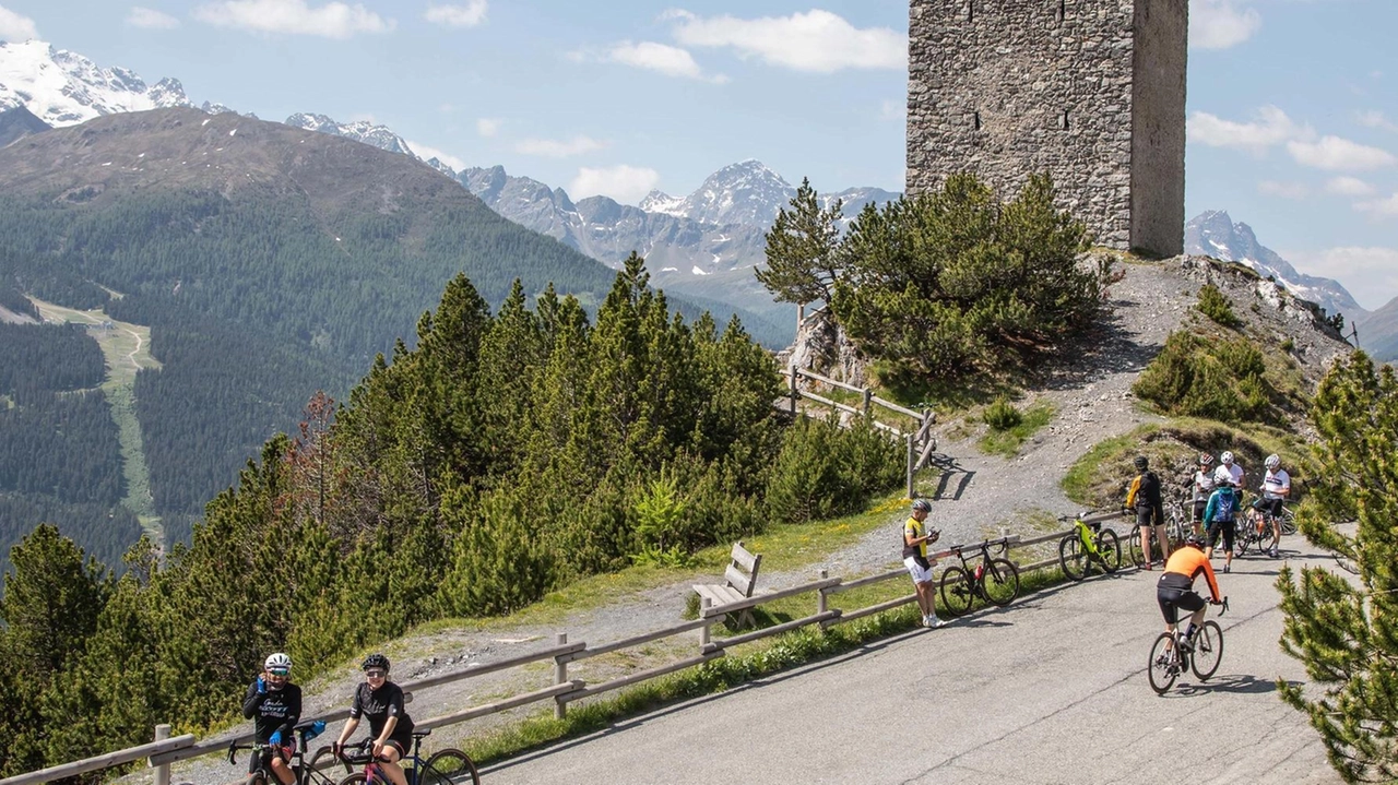 Il programma del mese termina sabato 31 agosto quando sarà chiusa la strada del Passo dello Stelvio scalata Cima Coppi Il programma del mese termina sabato 31 agosto quando sarà chiusa la strada del Passo dello Stelvio scalata Cima Coppi