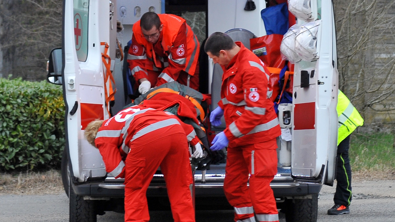 L'uomo era stato soccorso da un'ambulanza (foto di repertorio)
