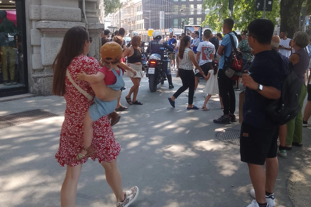 Due donne sono state leggermente intossicate dallo spray, ma hanno rifiutato il ricovero in ospedale