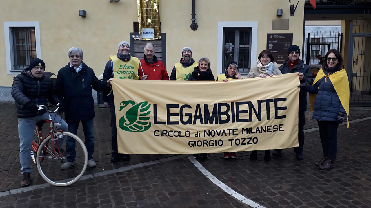 Legambiente Novate denuncia gli incivili che buttano spazzatura all’entrata del sottopasso chiuso fra via Cesare Battisti e via Leopardi. Legambiente Novate denuncia gli incivili che buttano spazzatura all’entrata del sottopasso chiuso fra via Cesare Battisti e via Leopardi.