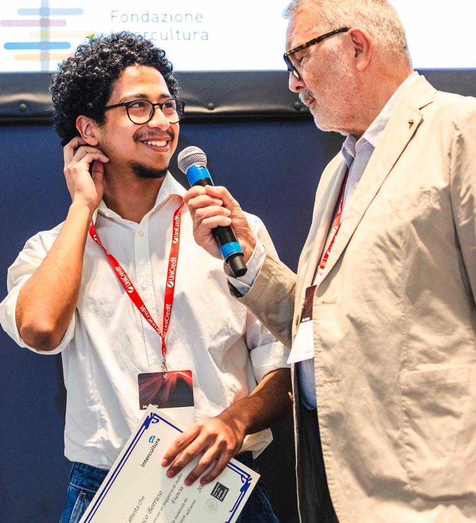 A Scuola in Europa premia Certosa. Per Francesco tre mesi di studio ospite di una famiglia francese A Scuola in Europa premia Certosa. Per Francesco tre mesi di studio ospite di una famiglia francese