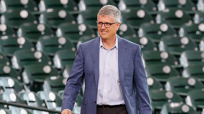 Il fondo texano di Jeff Luhnow punta a rilevare il Monza, mentre Fininvest mantiene riserbo sulla vendita. Il fondo texano di Jeff Luhnow punta a rilevare il Monza, mentre Fininvest mantiene riserbo sulla vendita.