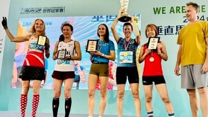 L’incoronazione  di Valentina Belotti a Taipei nel campionato mondiale di Towerrunning