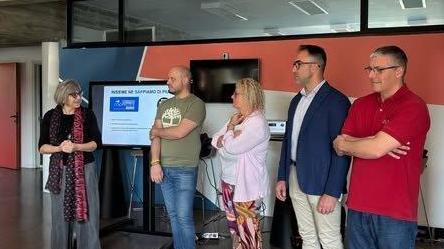 Violenza giovanile e legalità. Lezione agli studenti su come segnalare i pericoli Violenza giovanile e legalità. Lezione agli studenti su come segnalare i pericoli
