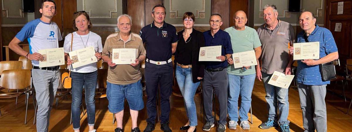 L’omaggio di Tirano ai suoi Vigilet: "Sono gli angeli custodi dei piccoli . Grazie per il vostro impegno" L’omaggio di Tirano ai suoi Vigilet: "Sono gli angeli custodi dei piccoli . Grazie per il vostro impegno"