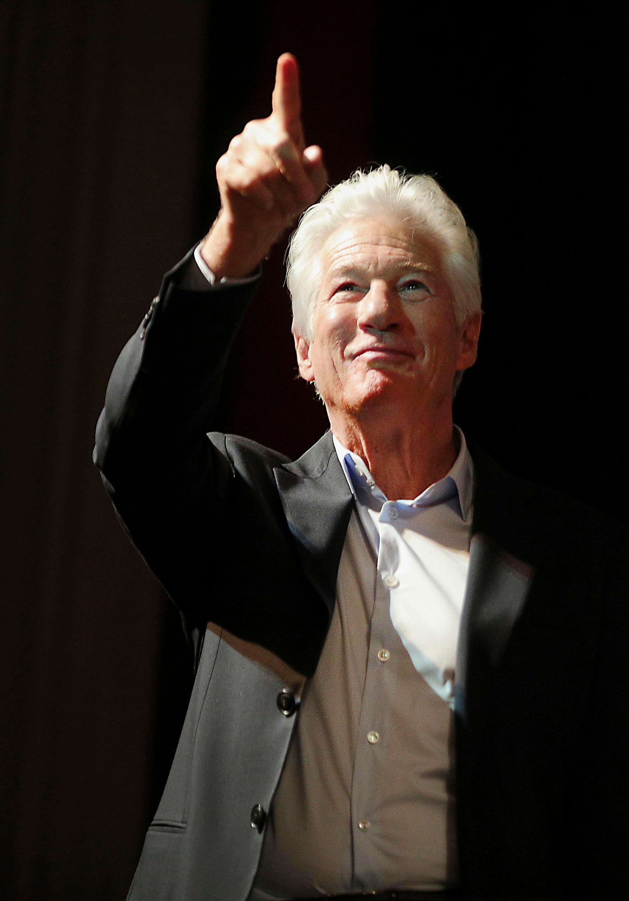 Richard Gere da Hollywood a Milano: all’Anteo per il film sul Dalai Lama. Ecco “La saggezza della felicità” Richard Gere da Hollywood a Milano: all’Anteo per il film sul Dalai Lama. Ecco “La saggezza della felicità”