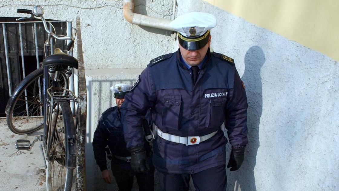 Cusano, in 6 vivono nel seminterrato