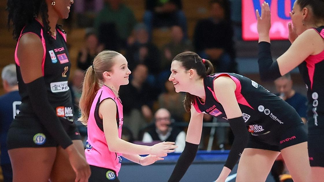 gioca in serie a ad appena 13 anni arianna manfredini riscrive la storia della pallavolo