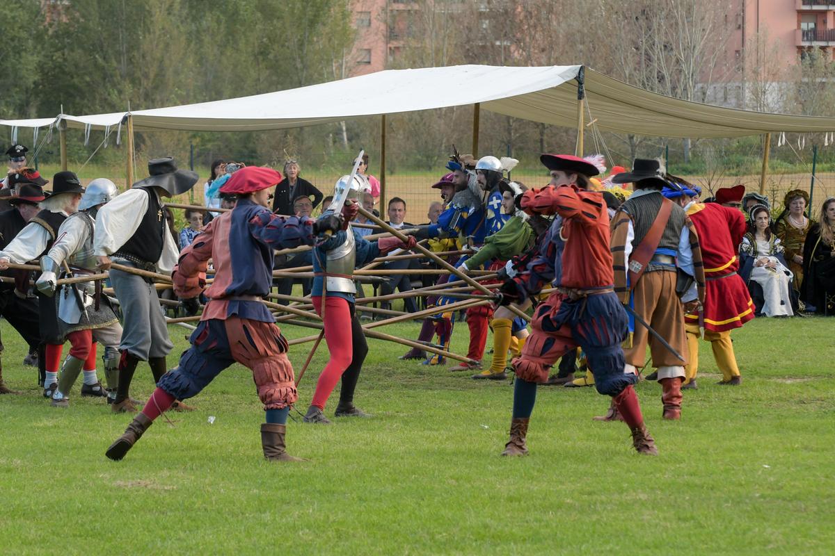 A San Giuliano Milanese i Giganti affilano le armi: nel nome degli Sforza alla conquista di Marignano A San Giuliano Milanese i Giganti affilano le armi: nel nome degli Sforza alla conquista di Marignano
