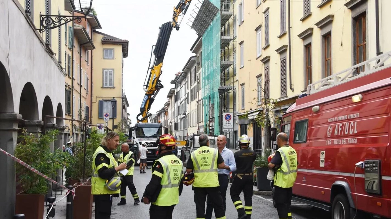 Le fiamme partirono dalla mansarda di una palazzina e interessarono anche gli edifici vicini L’incendio scoppiò nell’agosto 2023