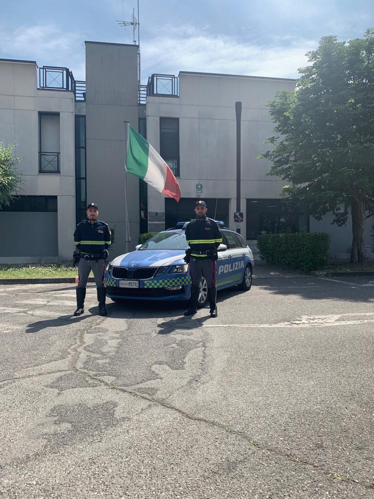 accusato di aver messo a segno varie truffe dello specchietto 20enne v236ola il divieto di ritorno imposto dal questore denunciato