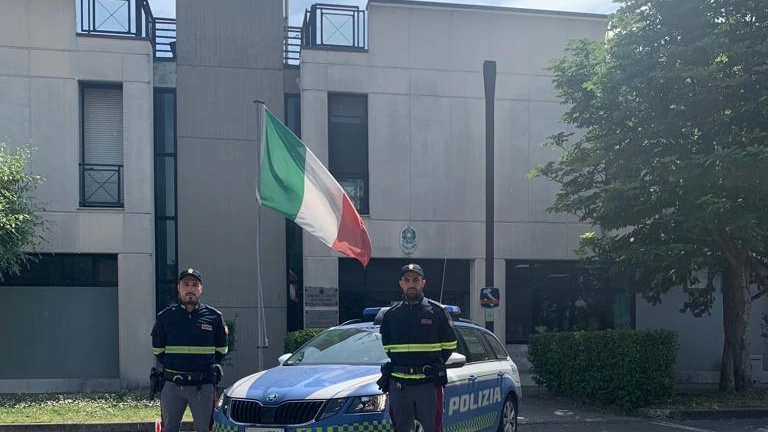 La polizia stradale ha pizzicato il giovane in autostrada