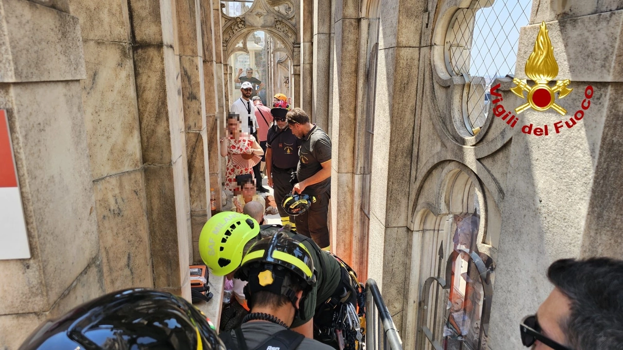 Anche qualche settimana fa una turista di 59 anni si è sentita male sulle terrazze del Duomo Anche qualche settimana fa una turista di 59 anni si è sentita male sulle terrazze del Duomo