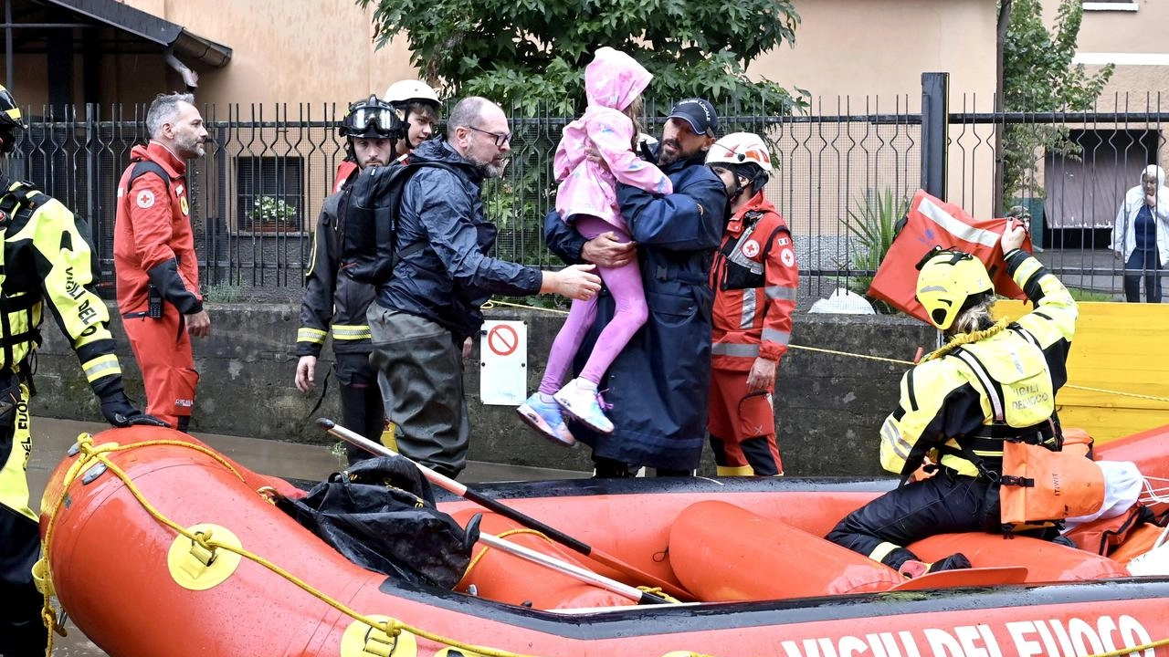 A Cusano mensa delle medie allagata: bimbi costretti ad abbandonare l’edificio A Cusano mensa delle medie allagata: bimbi costretti ad abbandonare l’edificio