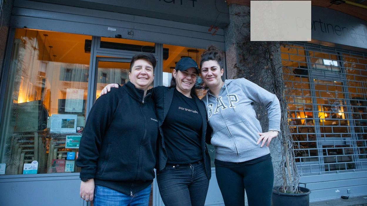 Via Troilo 14, la scelta delle titolari Federica Torri Leone ed Emanuela Frau: "Vogliamo voltare pagina". Tristi i clienti, messaggi anche dagli “emuli“ pugliesi. Mercatino con gli arredi, giovedì 30 la festa finale. Via Troilo 14, la scelta delle titolari Federica Torri Leone ed Emanuela Frau: "Vogliamo voltare pagina". Tristi i clienti, messaggi anche dagli “emuli“ pugliesi. Mercatino con gli arredi, giovedì 30 la festa finale.