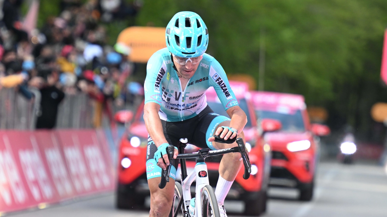 Il ciclista Domenico Pozzovivo durante il Giro d'Italia Il ciclista Domenico Pozzovivo durante il Giro d'Italia