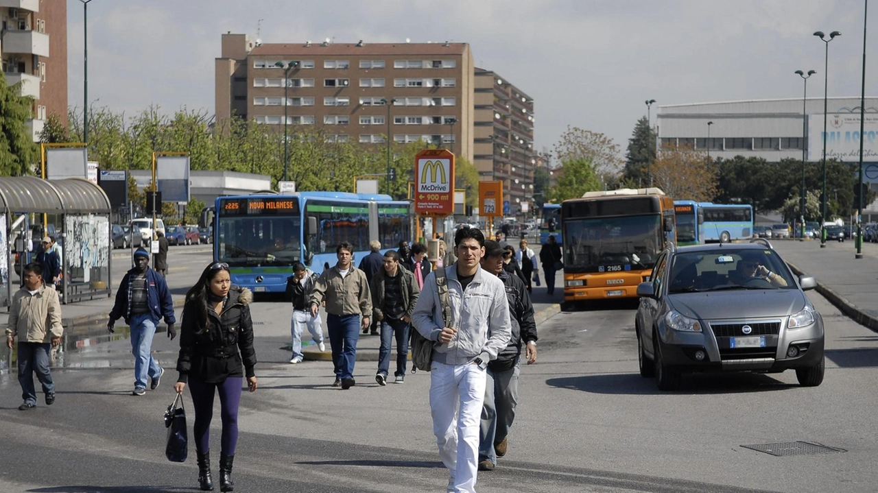 Piazza Primo Maggio. sarà interessata da. lavori di miglioramento della mobilità Piazza Primo Maggio. sarà interessata da. lavori di miglioramento della mobilità