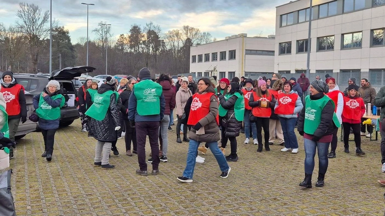 Un presidio al mattino e l’incontro con l’azienda al pomeriggio. È stata una giornata di mobilitazione alla Meta System... Un presidio al mattino e l’incontro con l’azienda al pomeriggio. È stata una giornata di mobilitazione alla Meta System...