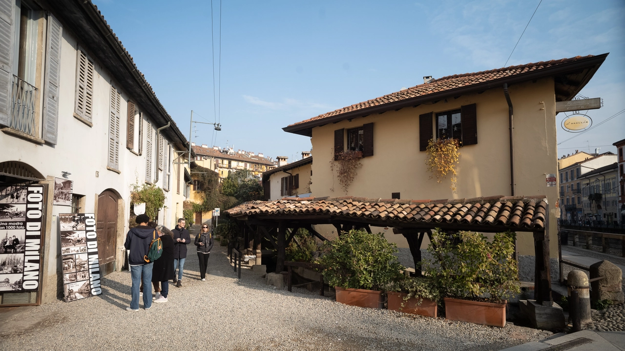 Vicolo dei Lavandai uno degli angoli più suggestivi che resiste in una Milano sempre all’avanguardia tra grattacieli e distretti hi-tech Vicolo dei Lavandai uno degli angoli più suggestivi che resiste in una Milano sempre all’avanguardia tra grattacieli e distretti hi-tech