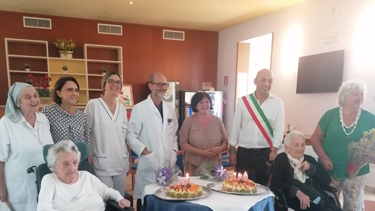Il compleanno nella residenza sanitaria assistenziale Il compleanno nella residenza sanitaria assistenziale