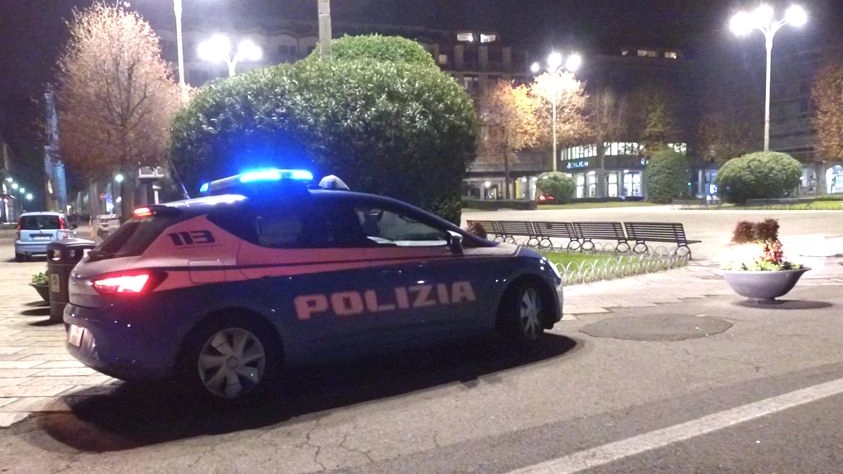 Intervento della polizia in via don Guanella