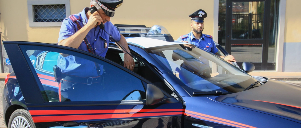 Rozzano, tenta di rubare cosmetici per oltre 5mila euro: arrestata una 21enne
