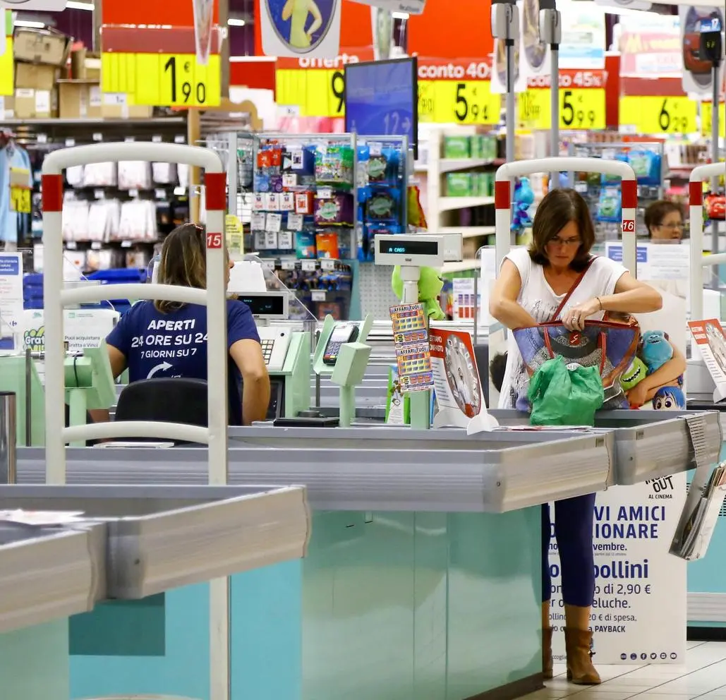 Crisi Carrefour, 175 licenziamenti a Milano