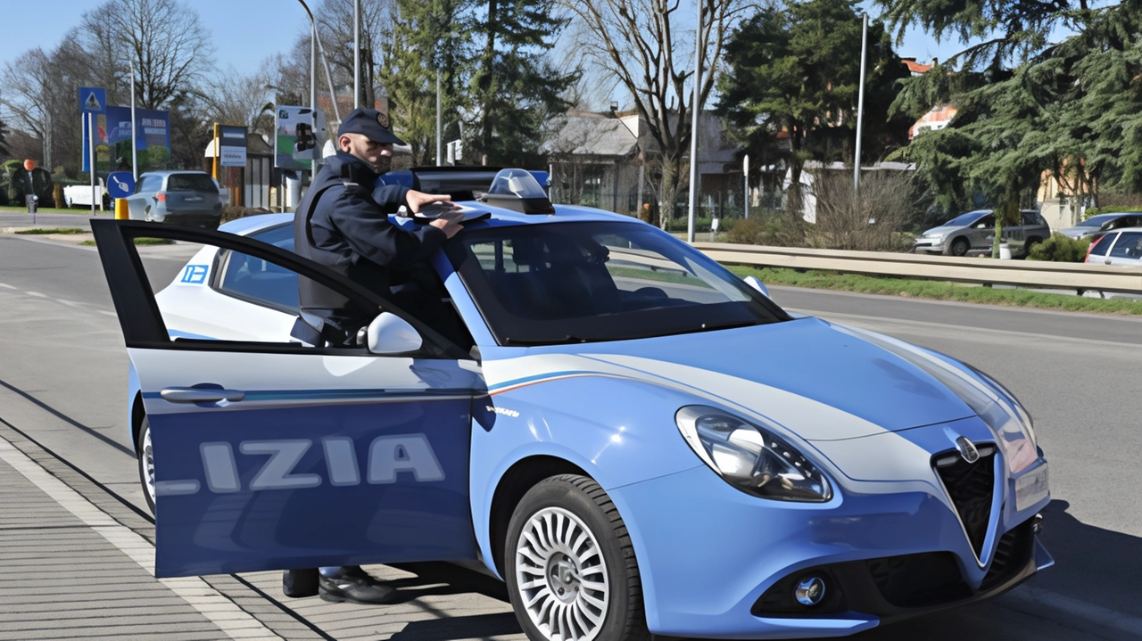 Obbligo di dimora a Ponte Lambro per il ventisettenne arrestato mercoledì. La colluttazione coi poliziotti? "Dormivo, sono stato svegliato di soprassalto". Obbligo di dimora a Ponte Lambro per il ventisettenne arrestato mercoledì. La colluttazione coi poliziotti? "Dormivo, sono stato svegliato di soprassalto".