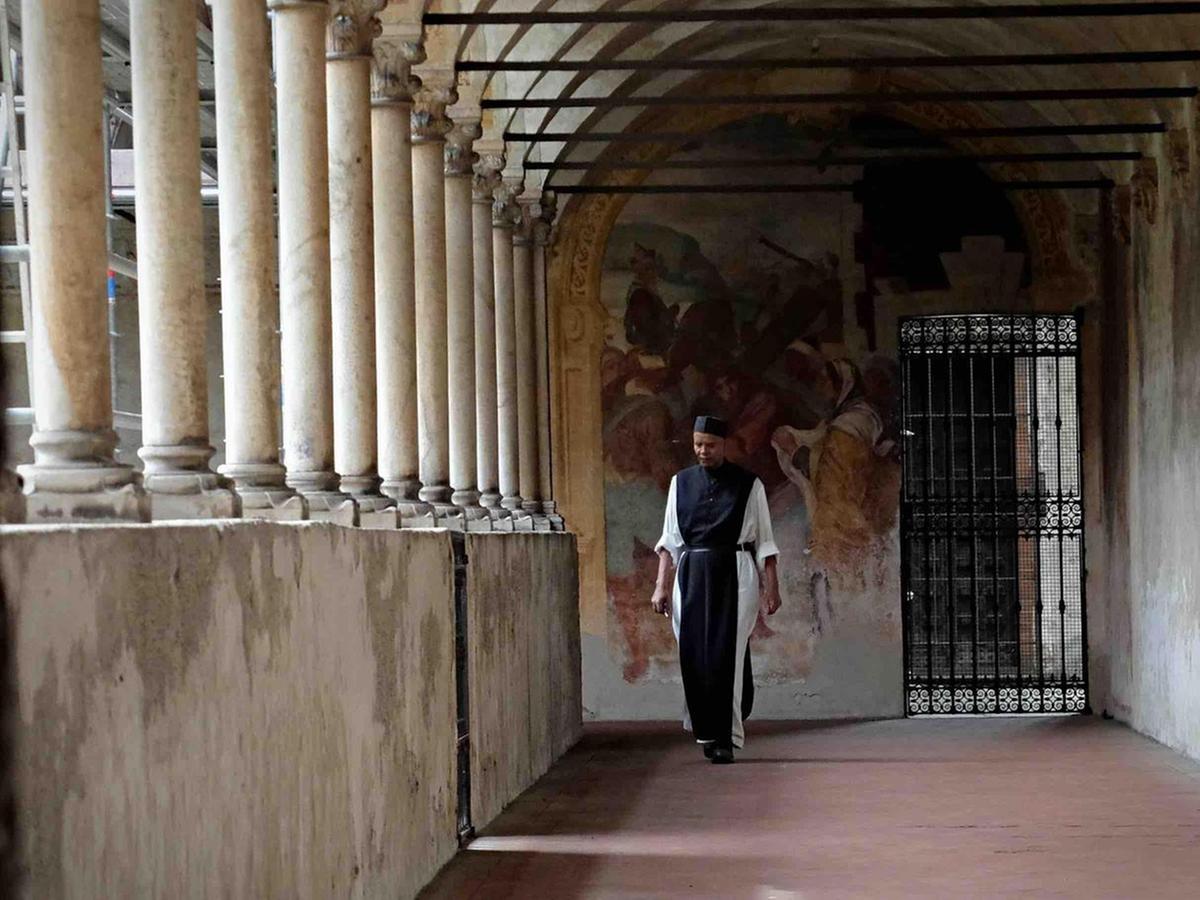 Certosa, l’addio ai monaci. Il vescovo: "Sono dispiaciuto. Erano un punto di riferimento" Certosa, l’addio ai monaci. Il vescovo: "Sono dispiaciuto. Erano un punto di riferimento"