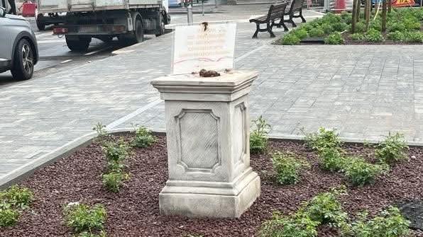 Identificata la donna che ha imbrattato il monumento a Ramelli Identificata la donna che ha imbrattato il monumento a Ramelli