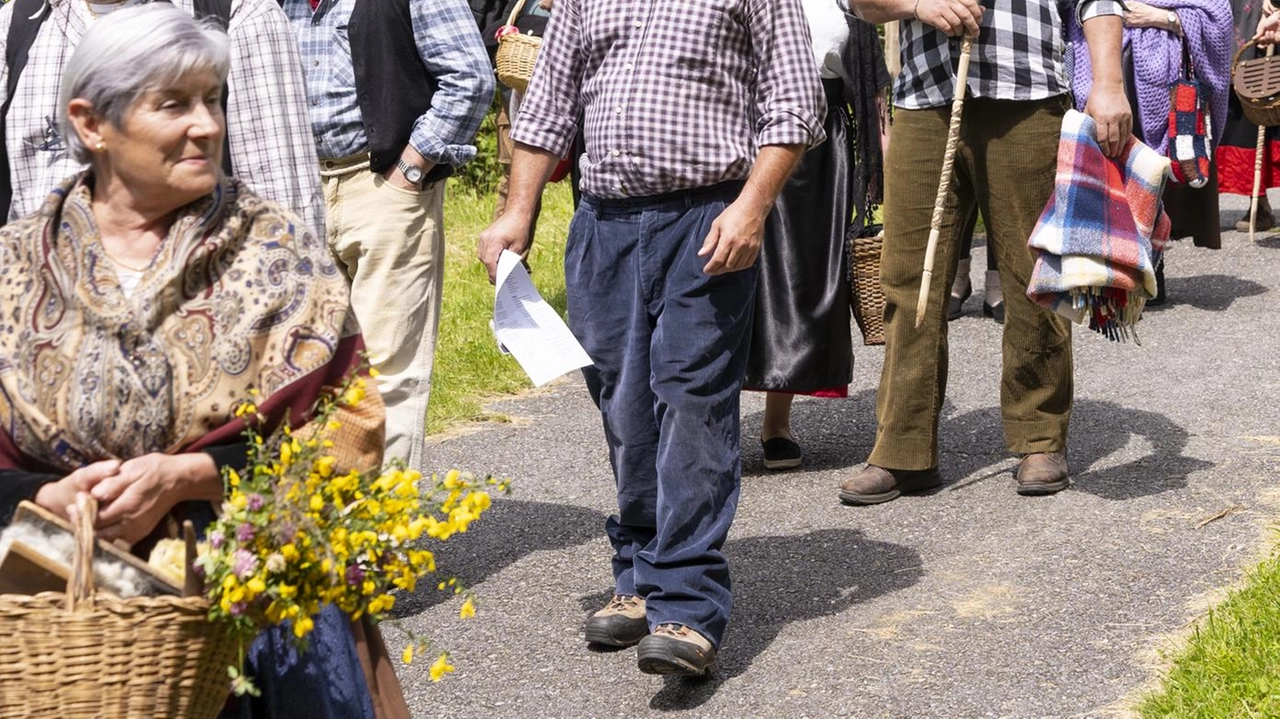 Gran successo a Val Masino per la rassegna dei costumi tradizionali. La tradizione locale e la cultura popolare sopravvivono... Gran successo a Val Masino per la rassegna dei costumi tradizionali. La tradizione locale e la cultura popolare sopravvivono...