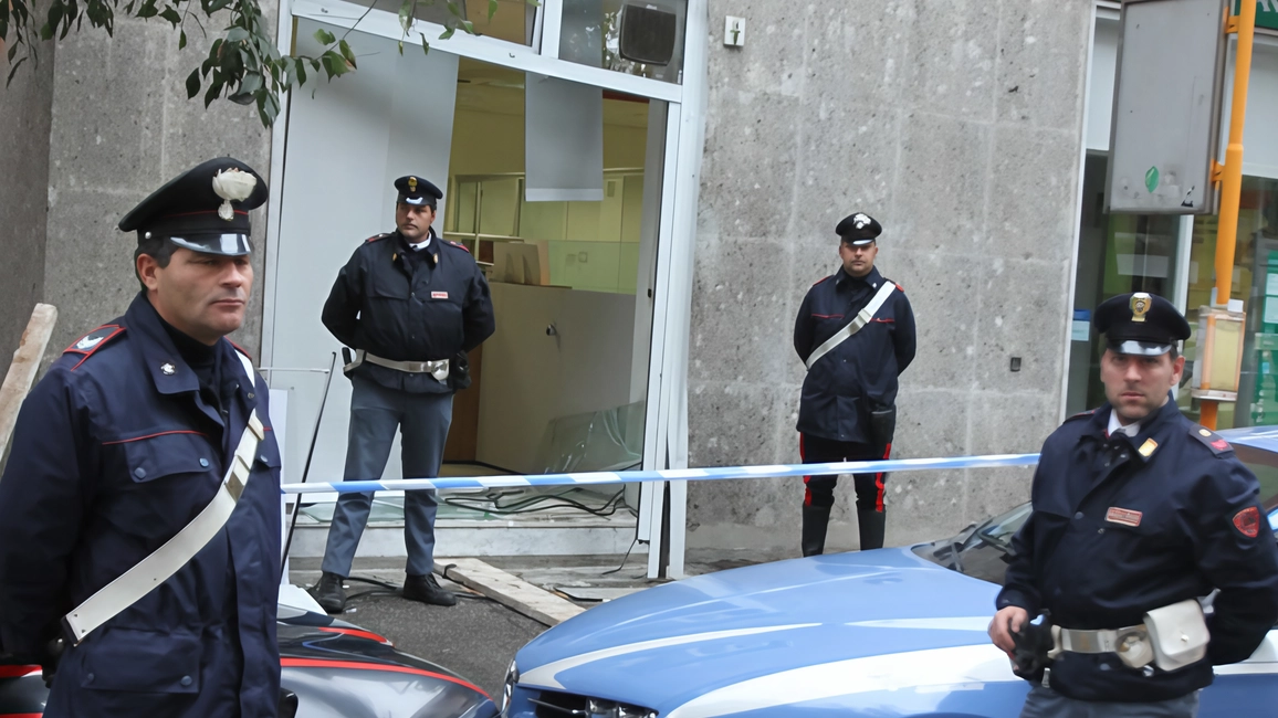 Sul territorio è aumentato il numero delle pattuglie di carabinieri. e polizia Sul territorio è aumentato il numero delle pattuglie di carabinieri. e polizia