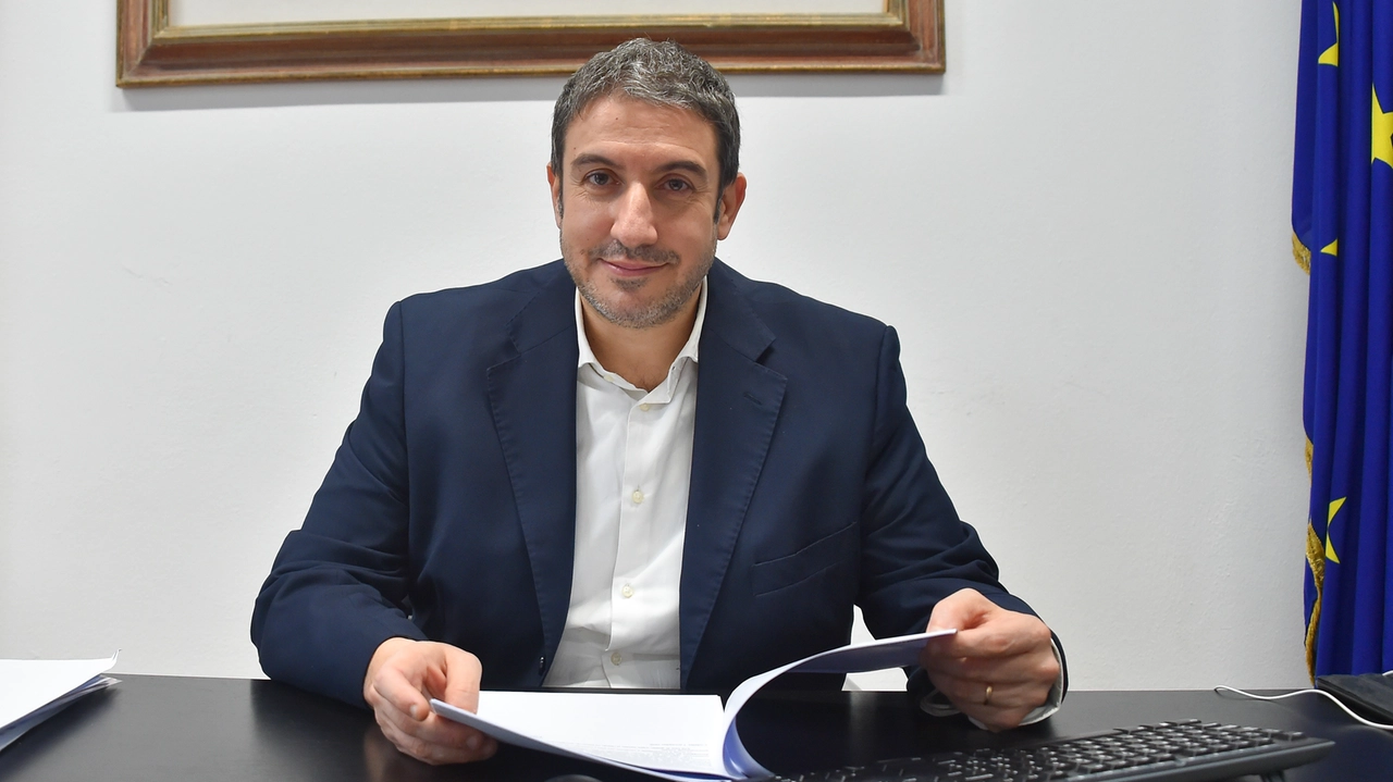 Marco Ballarini, il sindaco tiktoker: 20mila abitanti e un milione di follower. “Io boomer, ma i miei video battono quelli di Giorgia Meloni”
