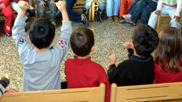 Violenza sessuale su bambine, arrestato in flagranza maestro d’asilo a Milano