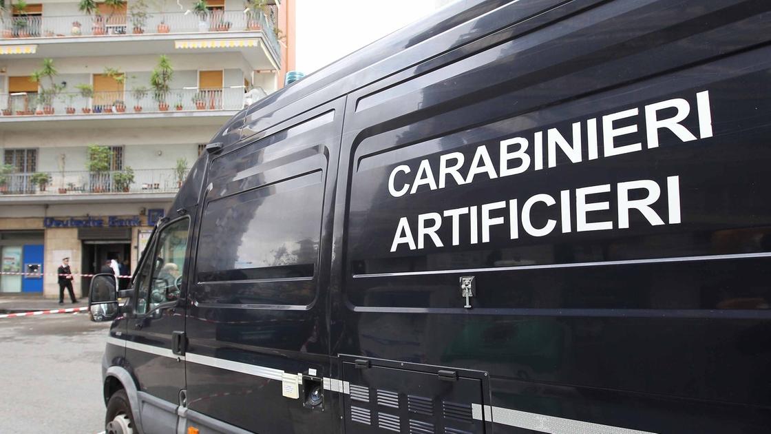 Allarme bomba davanti al Tribunale ma nel trolley rosso non c’era nulla