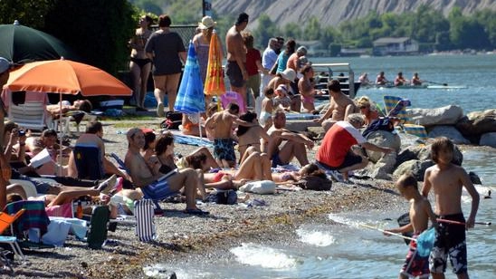 Assalto alle spiagge di Abbadia Lariana dove negli ultimi tempi si sono verificati episodi di inciviltà Assalto alle spiagge di Abbadia Lariana dove negli ultimi tempi si sono verificati episodi di inciviltà