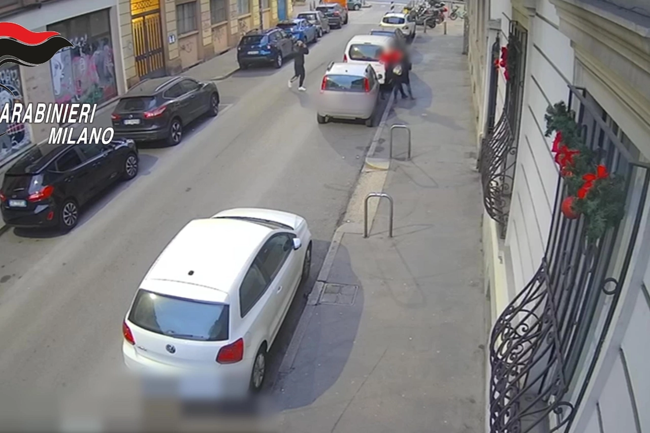 In mezz'ora 4 rapine in zona Stazione a Milano, due arresti