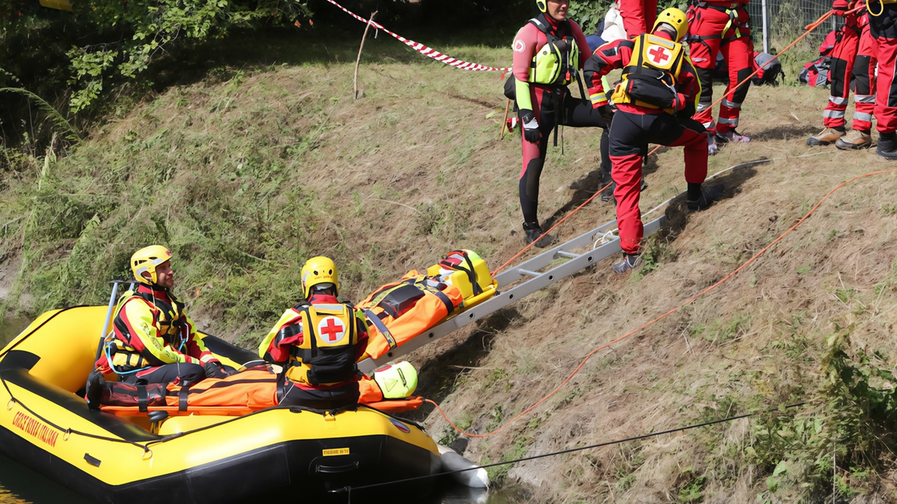 La gara regionale di primo soccorso con le squadre dei comitati lombardi della Croce Rossa. In varie zone della città creati sette scenari di maxi emergenze con comparse e veri volontari. La gara regionale di primo soccorso con le squadre dei comitati lombardi della Croce Rossa. In varie zone della città creati sette scenari di maxi emergenze con comparse e veri volontari.