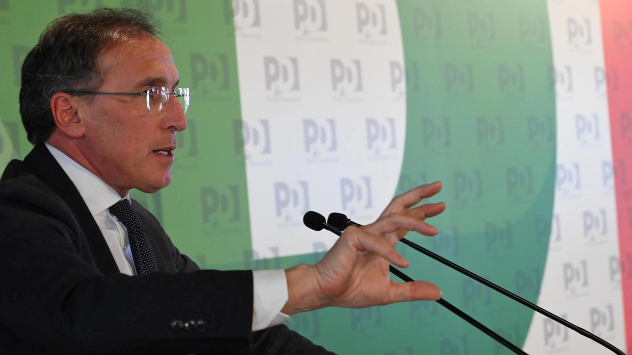 Francesco Boccia del Pd critica la Lega per la proposta di modifica sul terzo mandato, definendola una forzatura parlamentare. Francesco Boccia del Pd critica la Lega per la proposta di modifica sul terzo mandato, definendola una forzatura parlamentare.