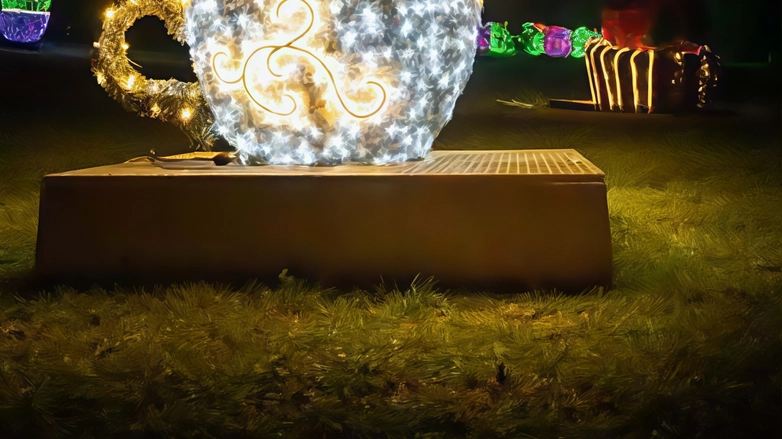 Fino al 2 marzo 2025 l’area dell’ex macello di viale Molise 62 è illuminata dal Lumina Park, il grande... Fino al 2 marzo 2025 l’area dell’ex macello di viale Molise 62 è illuminata dal Lumina Park, il grande...