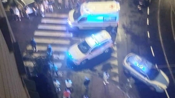 Il 21enne ubriaco che ha trascinato la ragazza con l’auto: “Non me ne sono accorto”. Dopo lo schianto sui social: vendo biglietto di Sfera